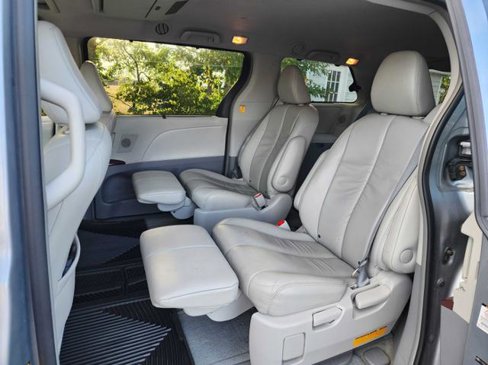 Used 2012 Toyota Sienna XLE image 12