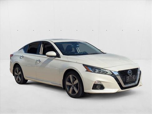 Used 2019 Nissan Altima 2.5 SV image 2