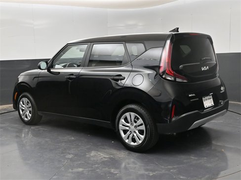 Used 2023 Kia Soul LX image 6