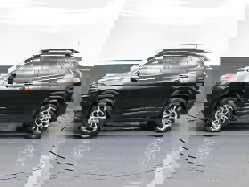 Used 2022 Jeep Cherokee Latitude Lux w/ Sun & Sound Group image 4