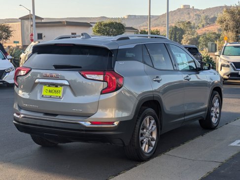 Used 2024 GMC Terrain SLT image 5