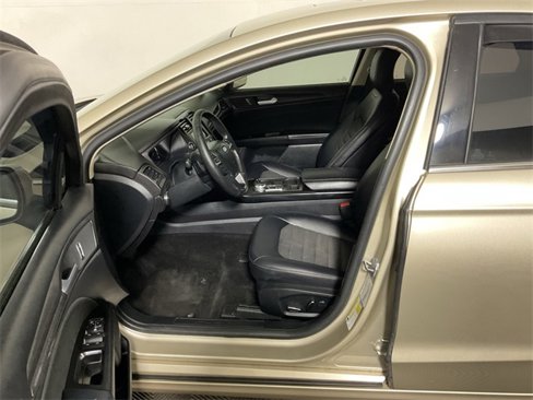 Used 2018 Ford Fusion SE w/ Equipment Group 201A image 19