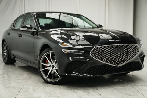 Used 2025 Genesis G70 2.5T image 1