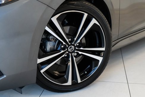 Used 2022 Nissan Sentra SR w/ Lighting Package image 3