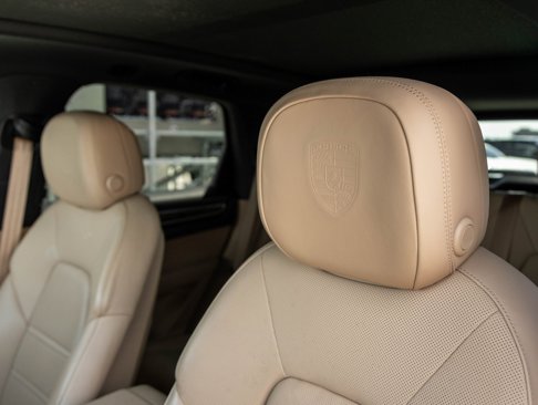 Certified 2022 Porsche Cayenne Platinum Edition image 22