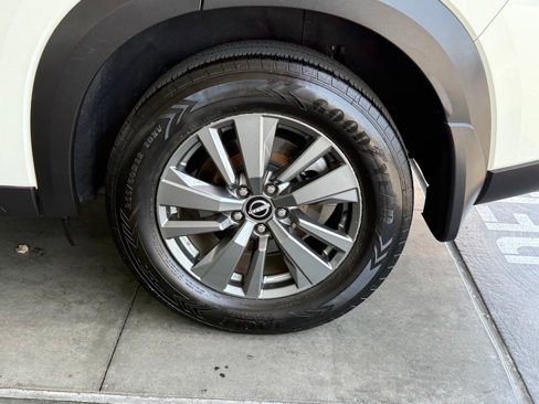 Used 2022 Nissan Pathfinder SV image 15