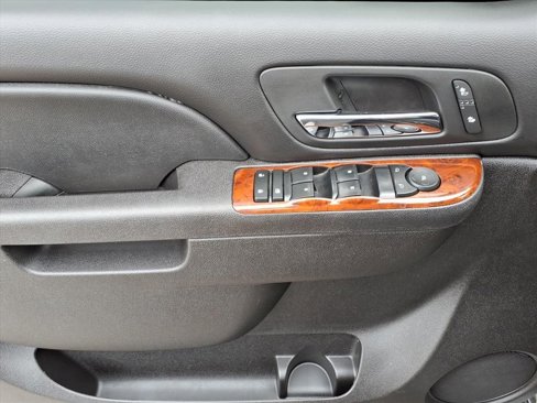Used 2013 Chevrolet Suburban LT image 15