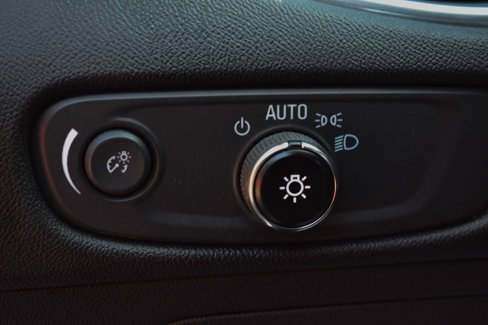 Used 2017 Chevrolet Malibu LT image 38