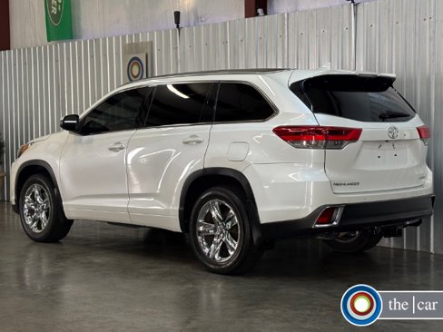 Used 2018 Toyota Highlander Limited Platinum image 3