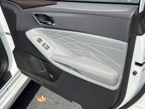 Used 2019 Toyota Avalon Limited image 15