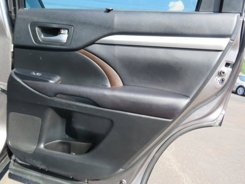 Used 2017 Toyota Highlander XLE image 35