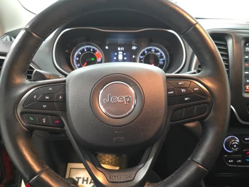 Used 2019 Jeep Cherokee Trailhawk w/ Cold Weather Group image 31