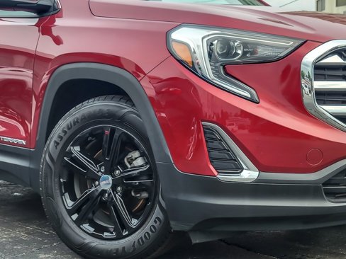 Used 2020 GMC Terrain SLE w/ Driver Convenience Package image 3