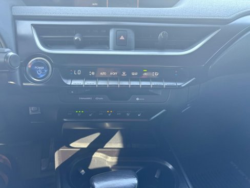 Used 2019 Lexus UX 250h image 15