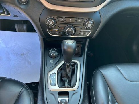 Used 2017 Jeep Cherokee Limited image 14