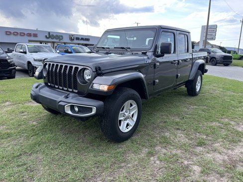 Certified 2023 Jeep Gladiator Sport image 3