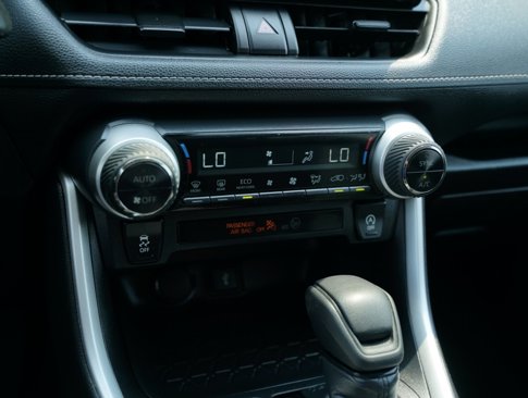 Used 2021 Toyota RAV4 XLE image 16