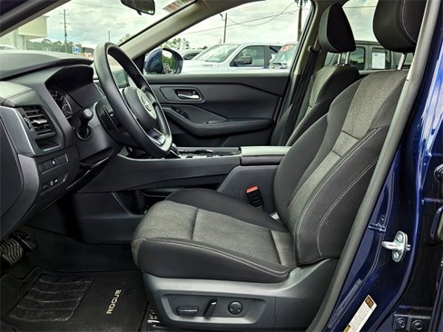 Used 2024 Nissan Rogue SV image 10