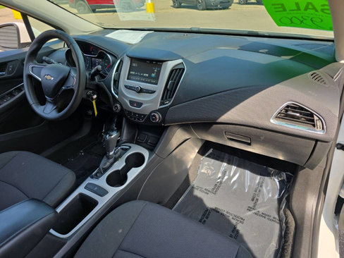 Used 2018 Chevrolet Cruze LS image 16
