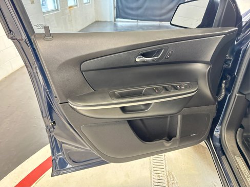 Used 2012 GMC Acadia SLE image 24