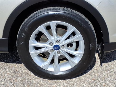 Certified 2017 Ford Escape SE w/ Equipment Group 201A image 10