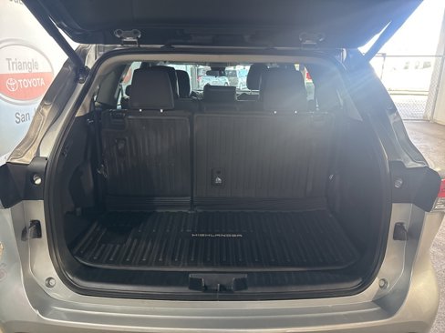 Used 2022 Toyota Highlander LE image 23