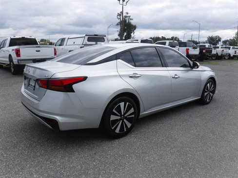 Used 2022 Nissan Altima 2.5 SV image 2