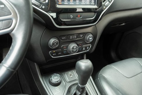 Used 2019 Jeep Cherokee Limited image 19