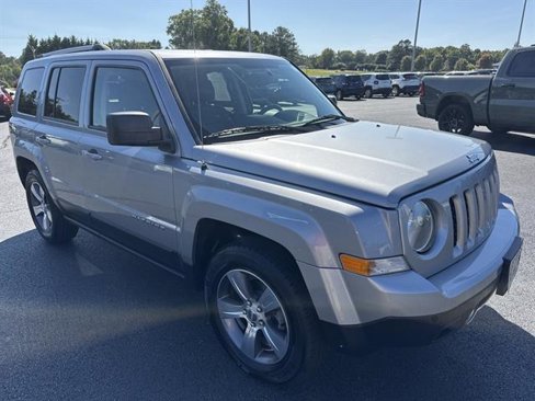 Used 2017 Jeep Patriot High Altitude image 3