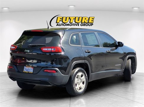 Used 2016 Jeep Cherokee Sport image 4