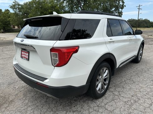 Used 2022 Ford Explorer XLT w/ Equipment Group 202A image 5