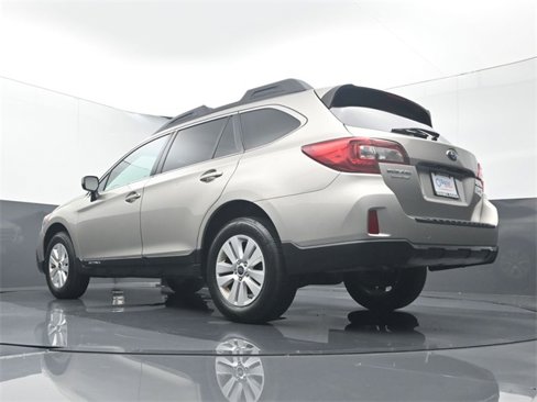 Used 2017 Subaru Outback 2.5i Premium image 21