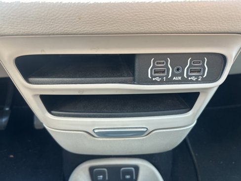 Used 2021 Chrysler Pacifica Touring-L image 33