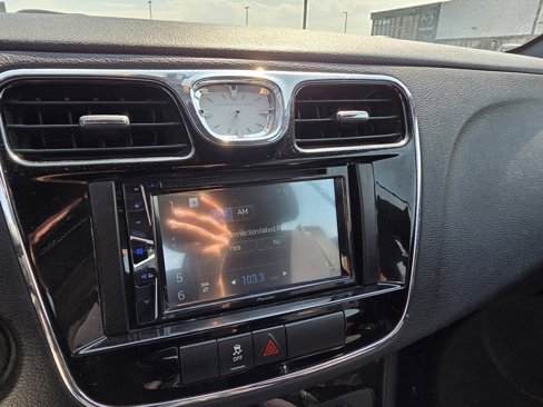 Used 2014 Chrysler 200 Touring image 17
