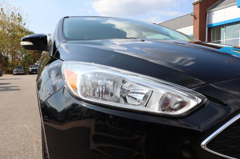Used 2016 Ford Focus SE w/ SE Sport Package image 4