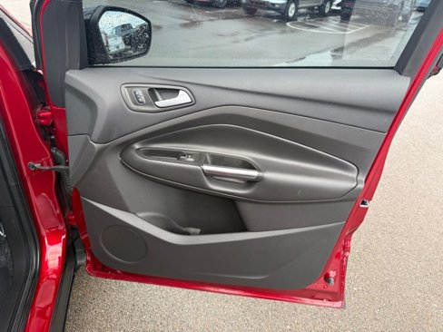 Used 2017 Ford Escape Titanium image 19