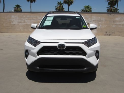 Used 2019 Toyota RAV4 XLE image 3