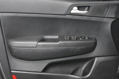 Used 2019 Kia Sportage LX image 4