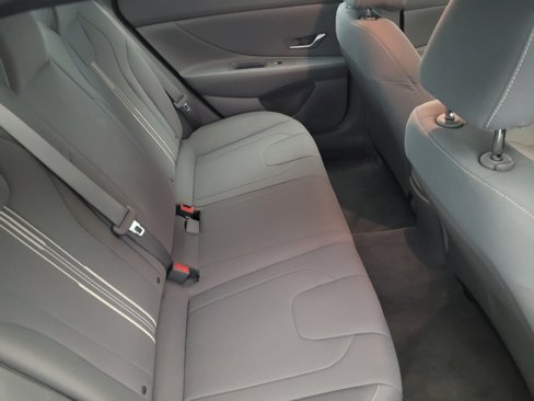 Used 2023 Hyundai Elantra SEL image 19