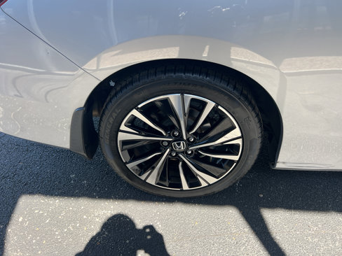 Used 2017 Honda Accord EX image 10
