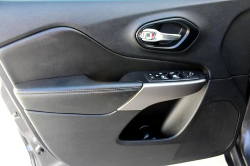 Used 2021 Jeep Cherokee Latitude Plus image 10