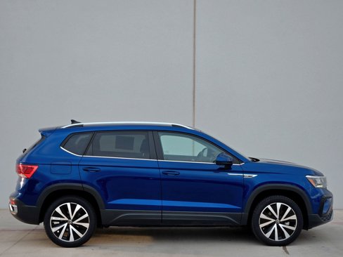 New 2024 Volkswagen Taos SE image 3