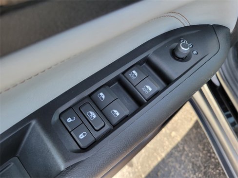 Used 2022 Jeep Compass Limited image 29