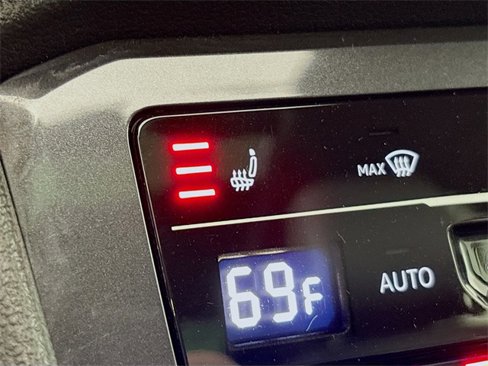 Certified 2022 Volkswagen Tiguan SE R-Line image 19