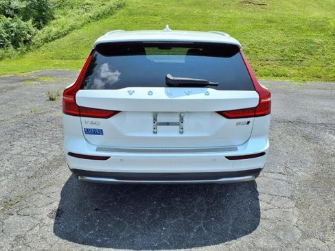 Used 2023 Volvo V60 B5 Cross Country Ultimate w/ Climate Package image 3