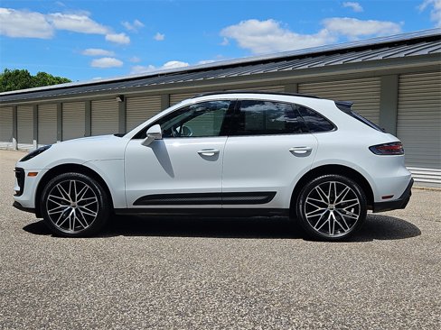 Used 2025 Porsche Macan image 2