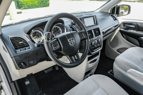 Used 2019 Dodge Grand Caravan SE image 3