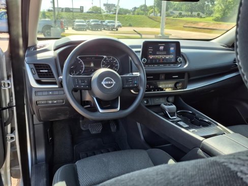 Used 2024 Nissan Rogue SV image 17