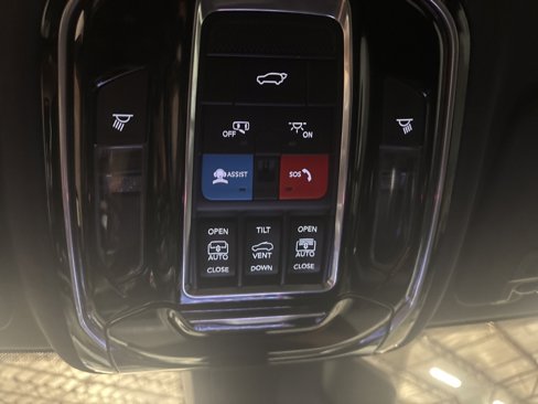 Used 2023 Jeep Grand Cherokee Overland w/ Advanced Protech Group III image 14