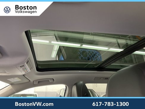 Used 2022 Volkswagen Tiguan SE w/ Panoramic Sunroof Package image 19